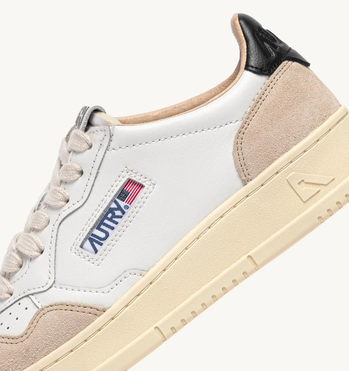 BASKETS MEDALIST LOW EN CUIR BLANC ET NOIR ET DAIM BEIGE