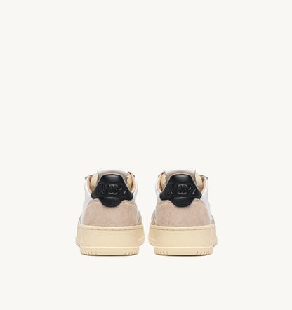 BASKETS MEDALIST LOW EN CUIR BLANC ET NOIR ET DAIM BEIGE