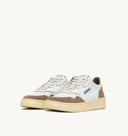 BASKETS MEDALIST LOW EN CUIR BLANC ET DAIM ANTILOPE