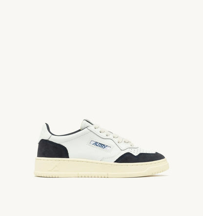 BASKETS MEDALIST LOW EN CUIR BLANC ET DAIM OCEAN