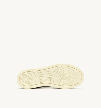 BASKETS MEDALIST LOW EN CUIR BLANC ET DAIM OCEAN
