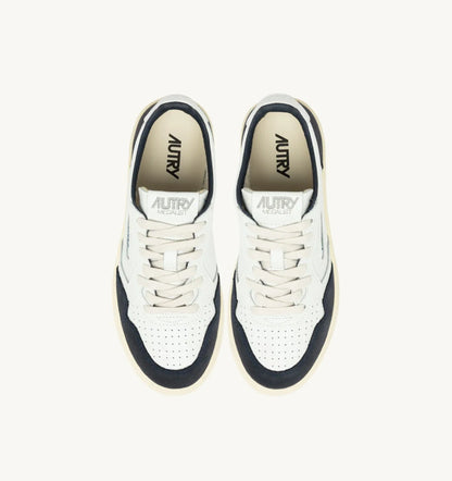 BASKETS MEDALIST LOW EN CUIR BLANC ET DAIM OCEAN