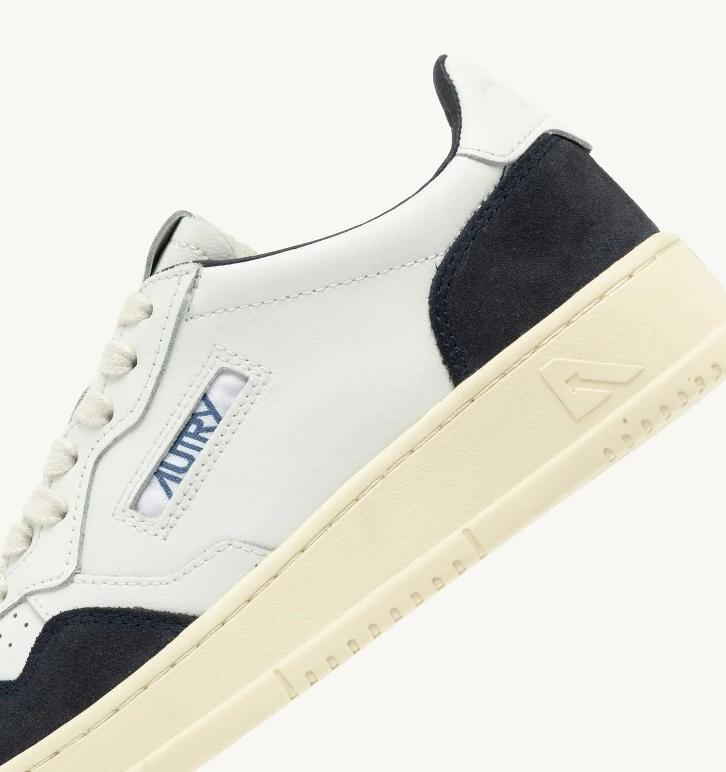 BASKETS MEDALIST LOW EN CUIR BLANC ET DAIM OCEAN