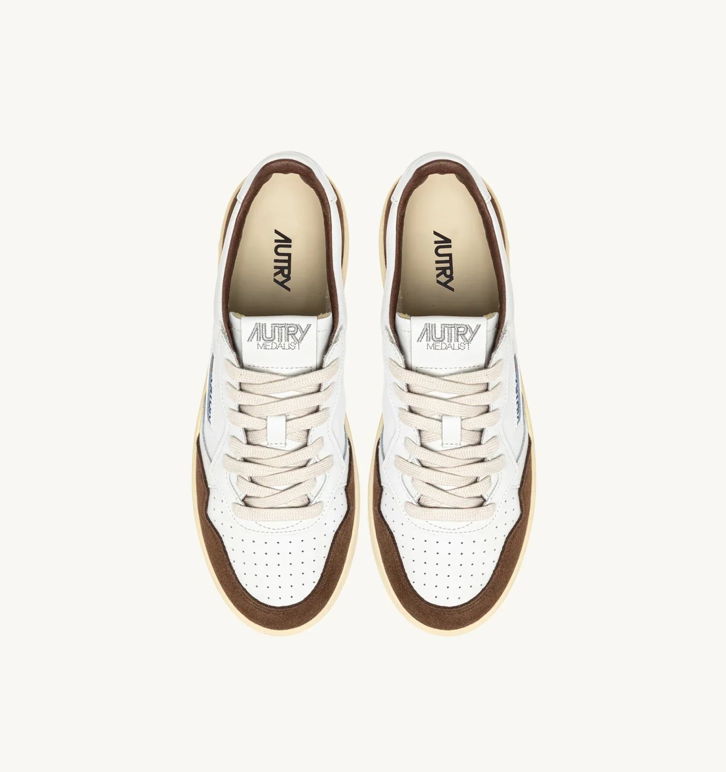 BASKETS MEDALIST LOW EN CUIR BLANC ET DAIM TUNDRA